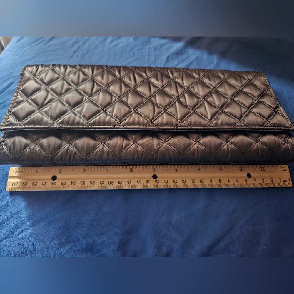 Chic Quilted Clutch in Luxurious Silver - Picture 10 of 12